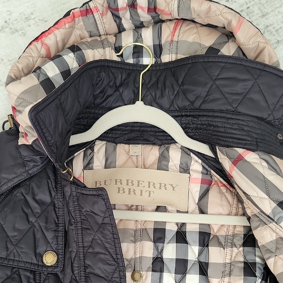 Burberry Black Quilted Puffer Coat with Signature Beige Check Lining - Picture 3 of 16